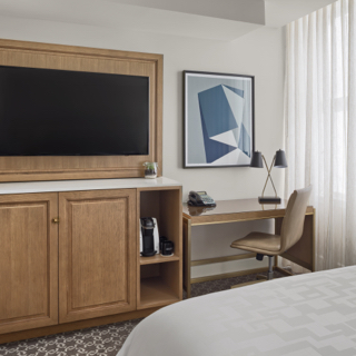 Petite One Queen Room