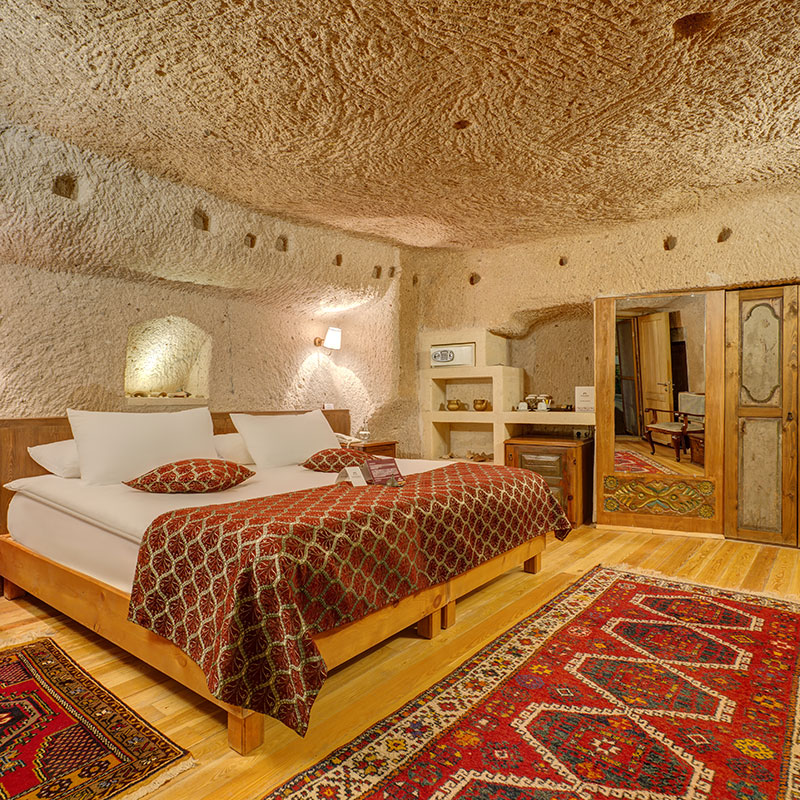 Deluxe Cave Room