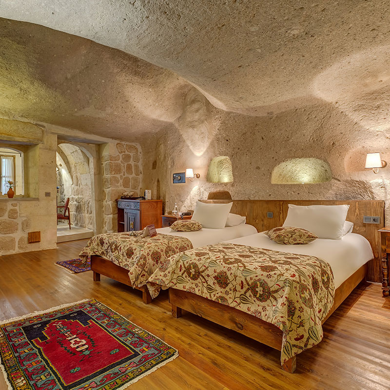 Deluxe Cave Room
