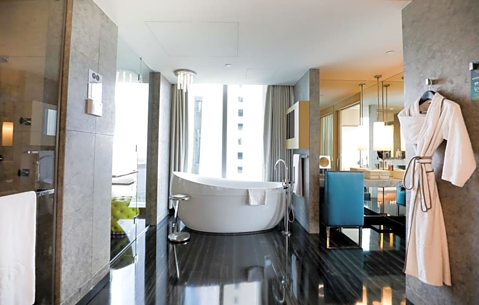 PRESIDENTIAL SUITE - Burj Khalifa View