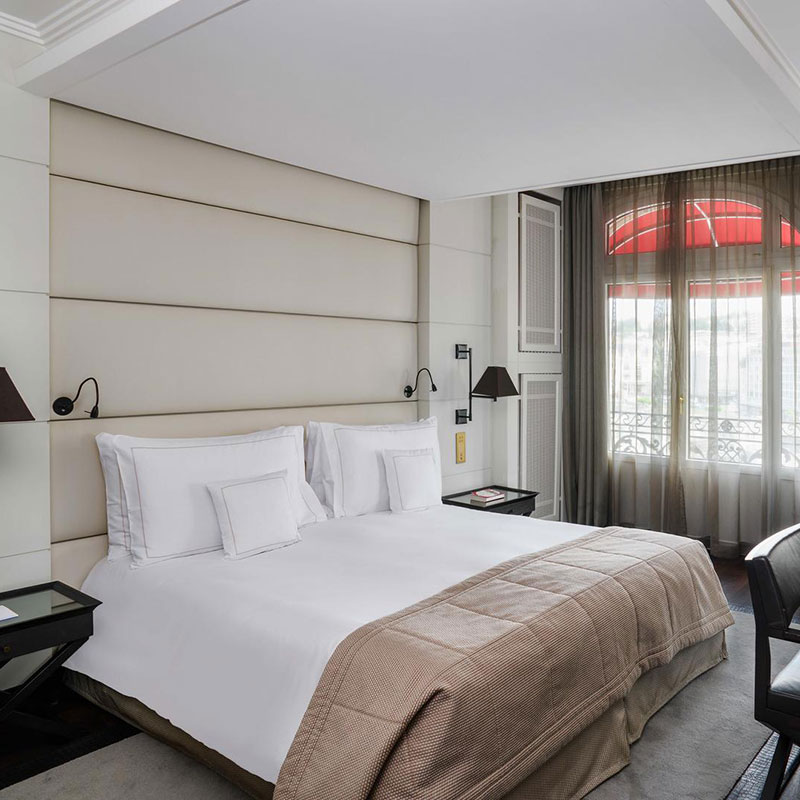 Junior Suite - 1 King Bed (Lake View)