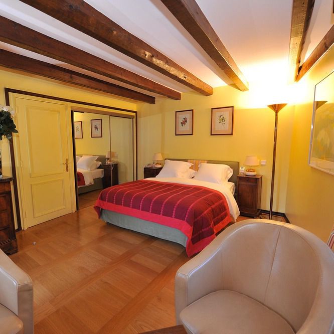 Classic Room - 1 King Bed 