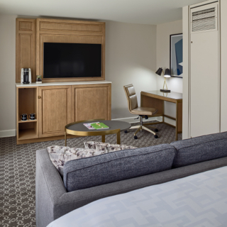Petite One King Room
