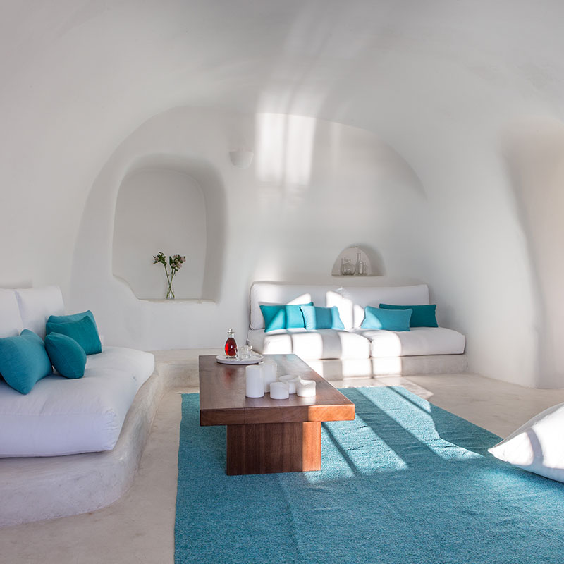 Deluxe Suite w/ Jacuzzi