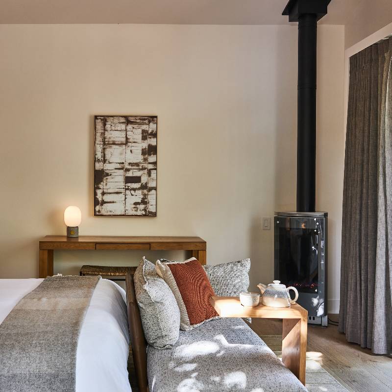 Calistoga King Studio Fireplace & Bath