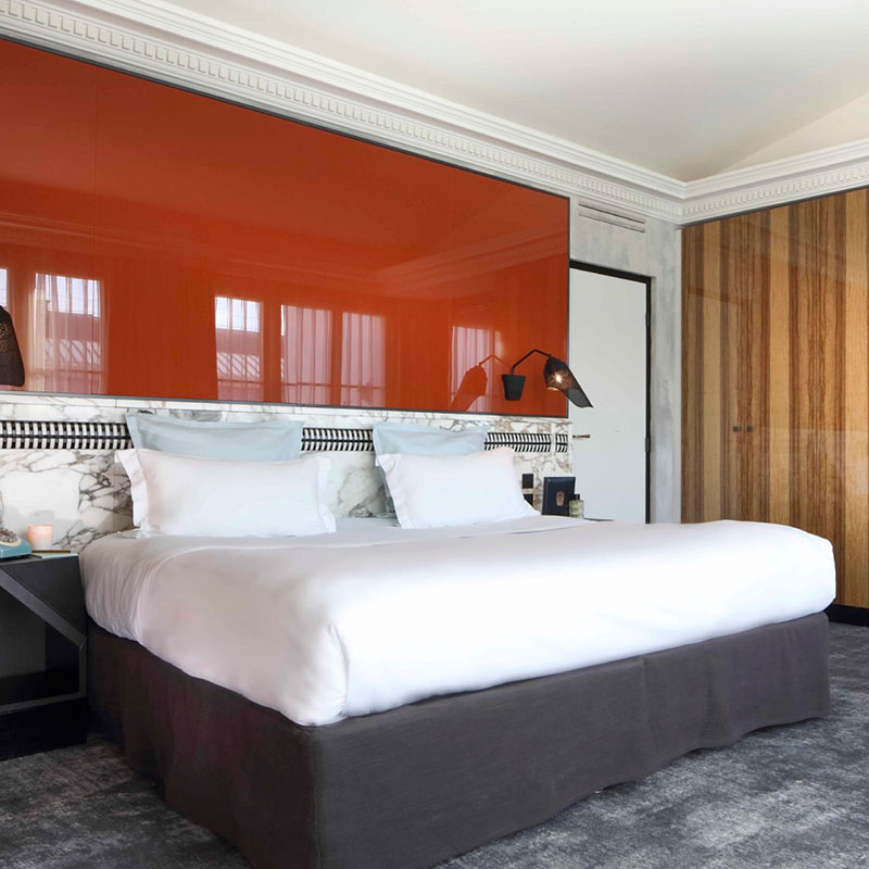 LES BAINS SUITE