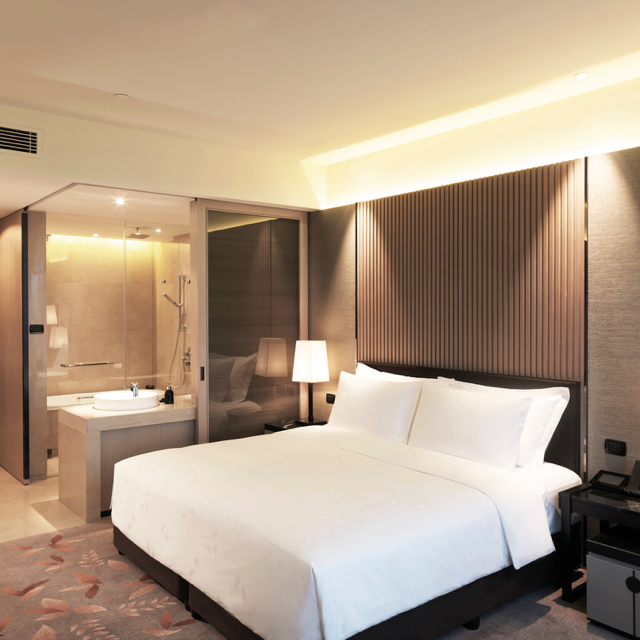 Okura Club - King Bed 