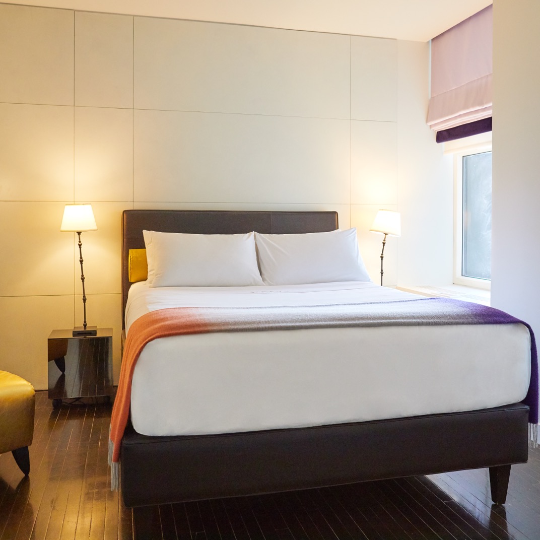 Standard Room - 1 Queen Bed