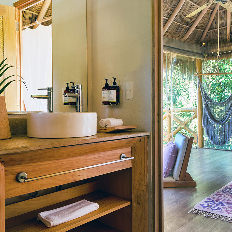 Eco Chic Suite A/C W/ one King bed