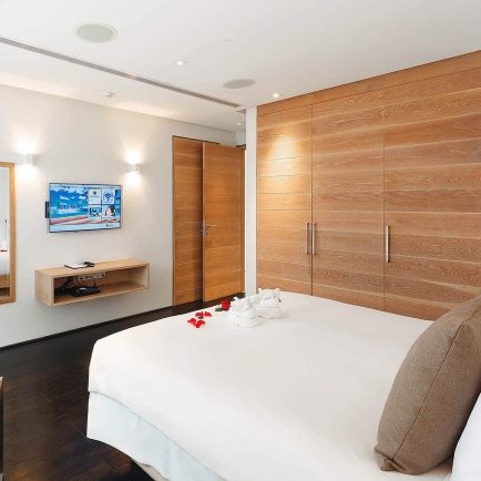 ONE-BEDROOM SKY POOL VILLA