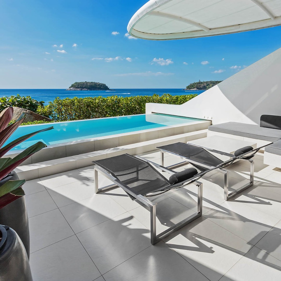 ONE-BEDROOM OCEAN POOL LOFT