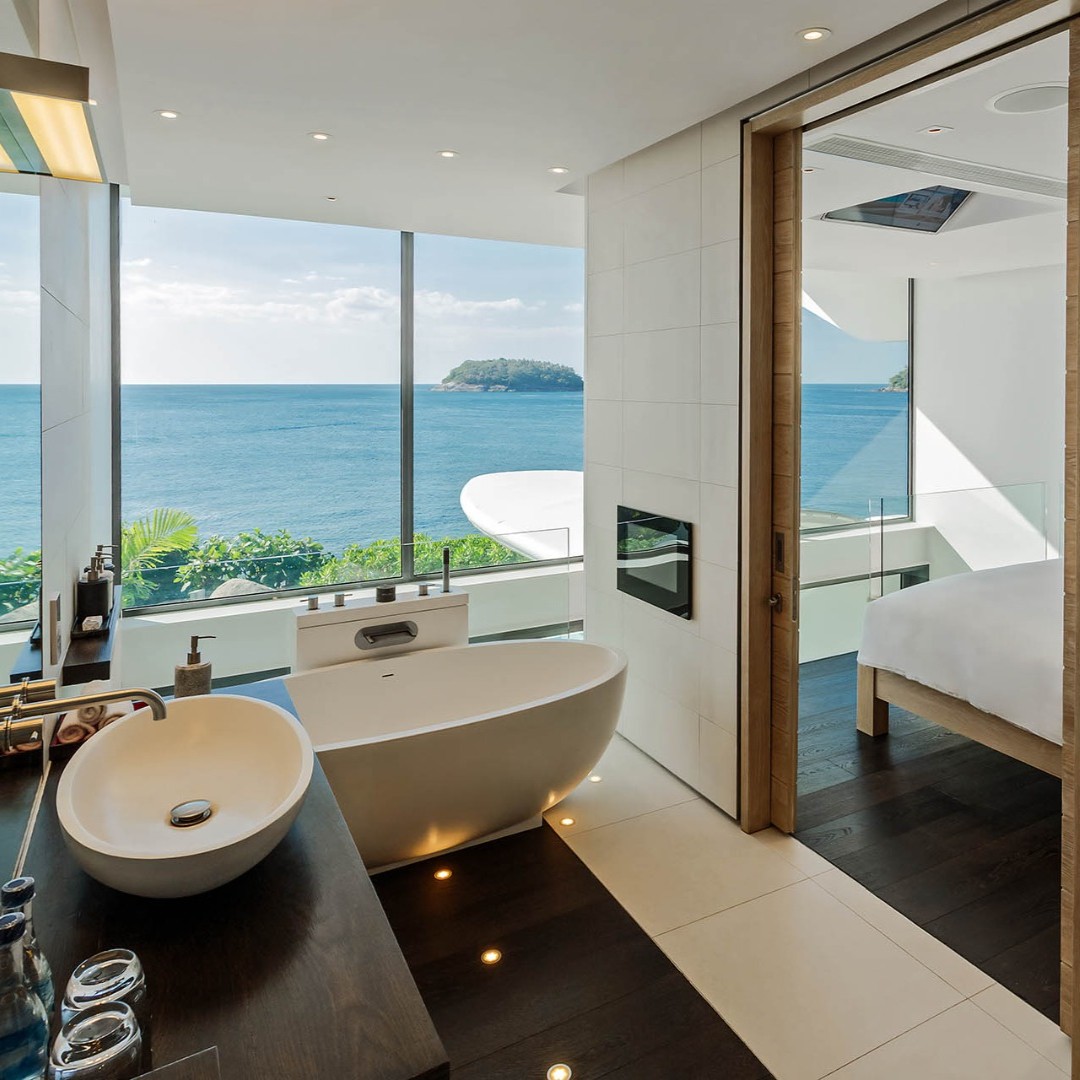 ONE-BEDROOM OCEAN POOL LOFT