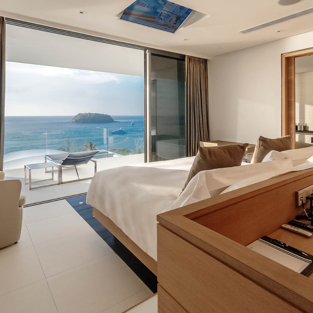 THREE-BEDROOM SKY POOL VILLA