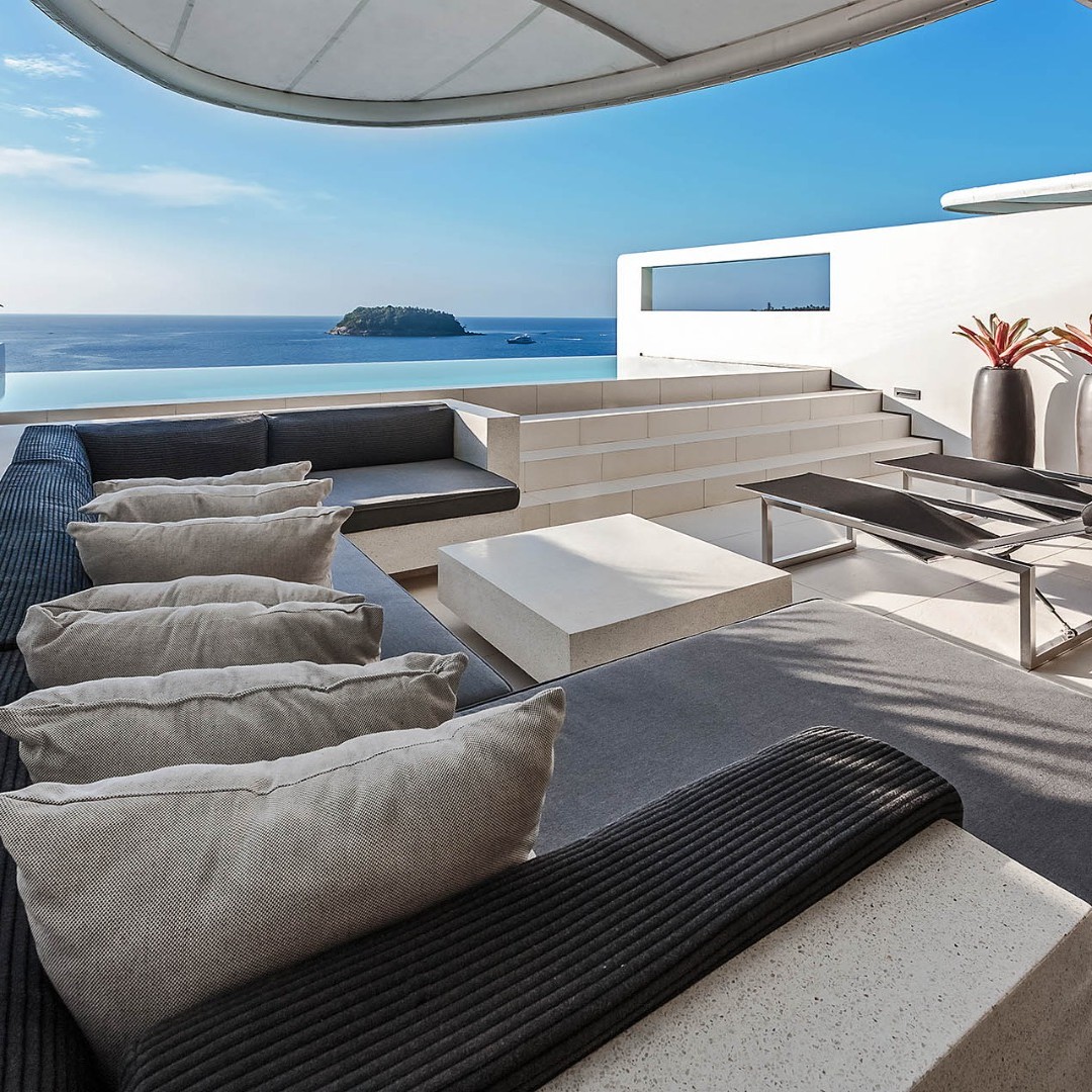 THREE-BEDROOM SKY POOL VILLA