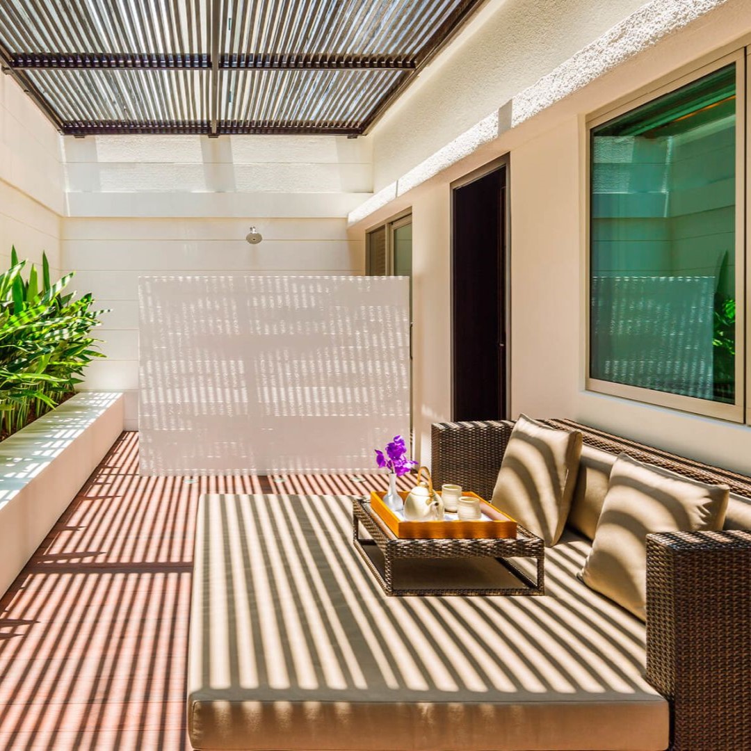 Metropolitan Room with Courtyard
