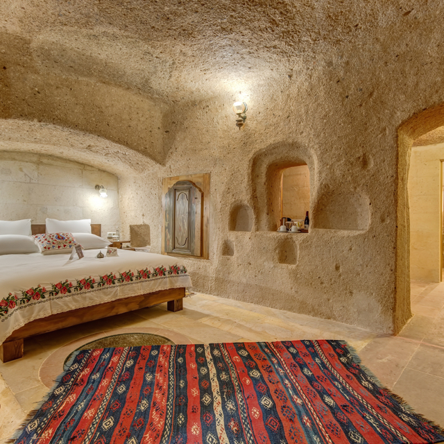 Junior Cave Suite with Fireplace