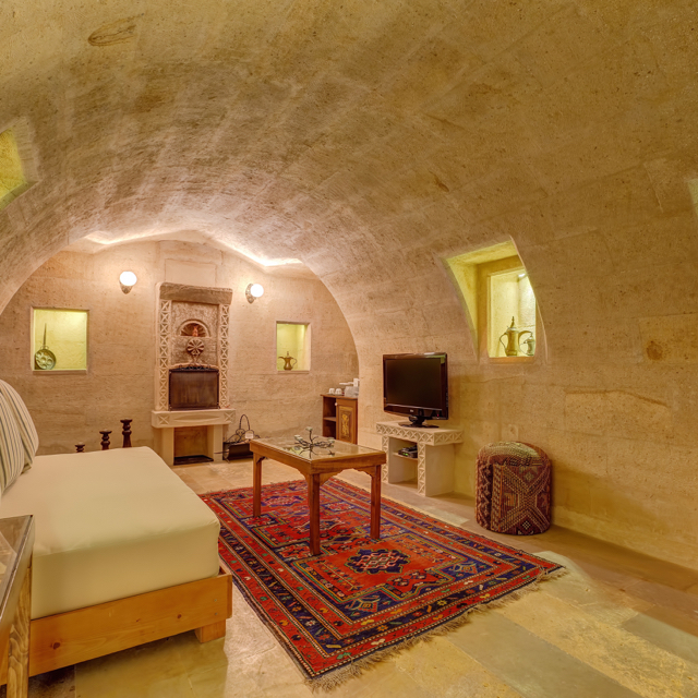 Junior Cave Suite with Fireplace