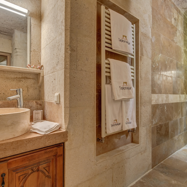 Junior Cave Suite with Fireplace