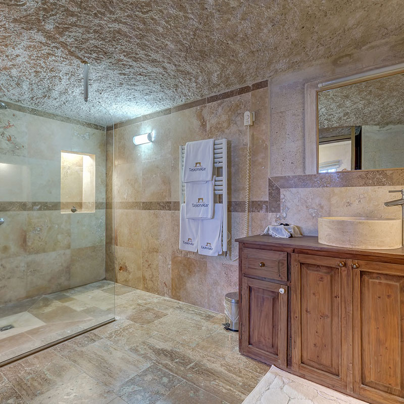 One-room Suite with Fireplace