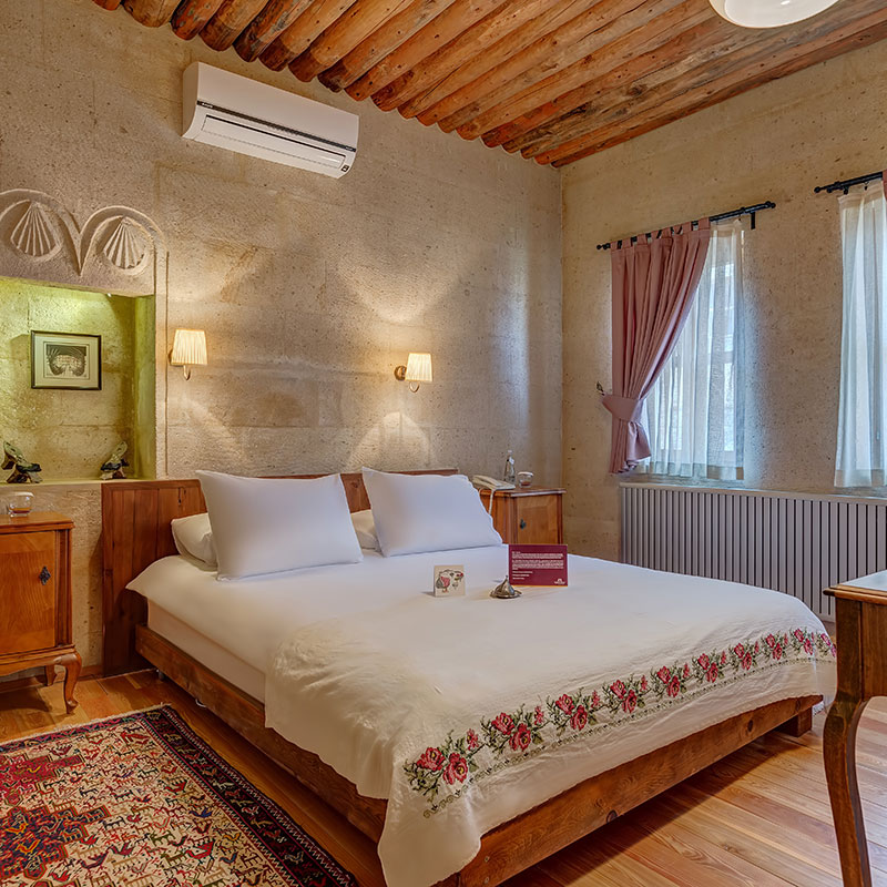 Royal Queen Suite with Outdoor Hot Tub