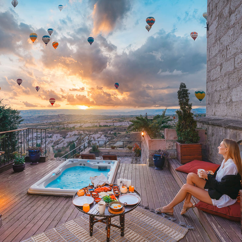Royal King Suite with Outdoor Hot Tub