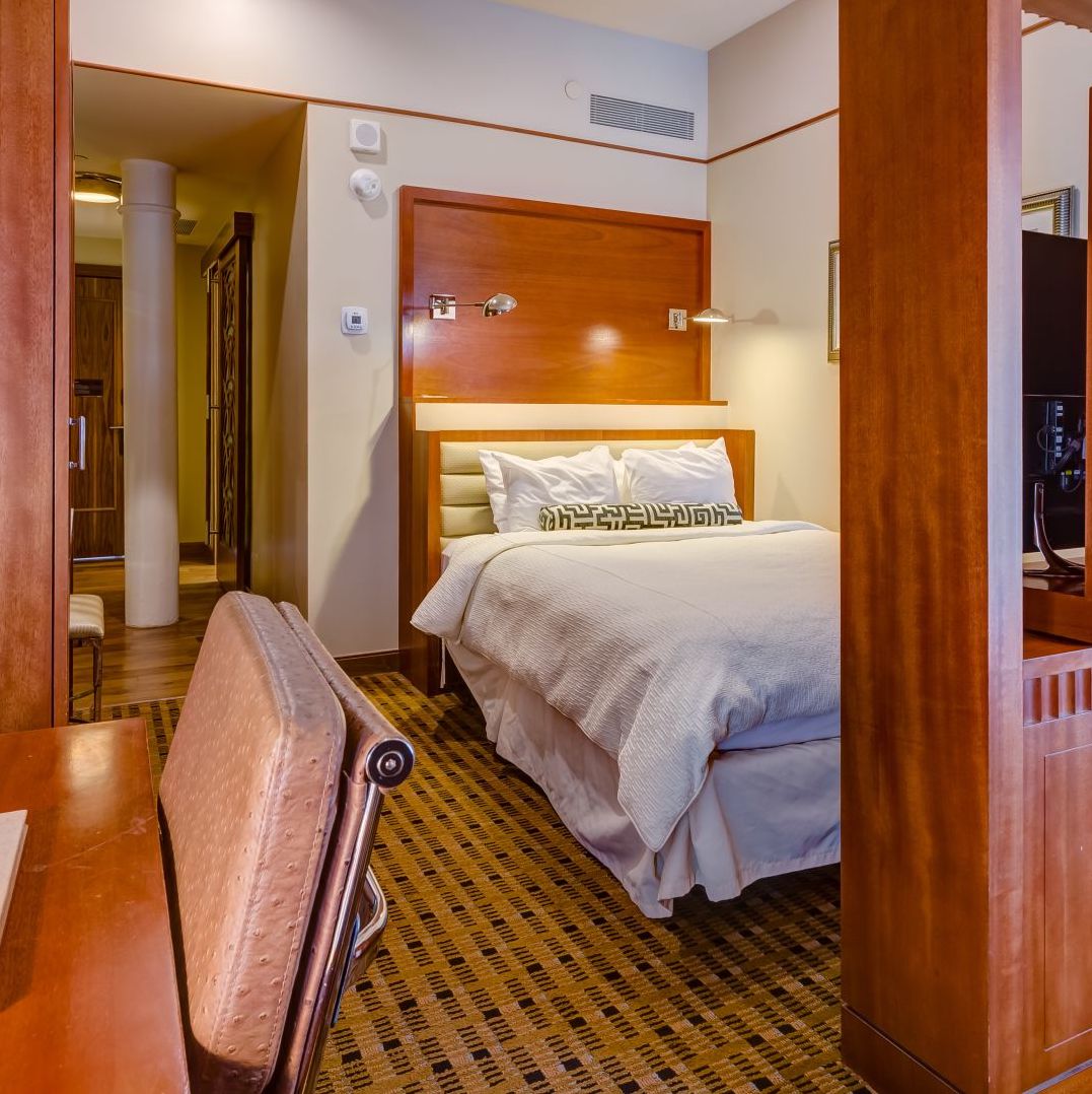 Pullman Queen