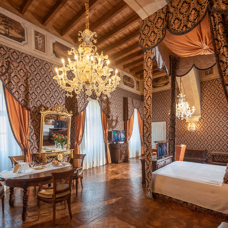 Castle Luxury Room