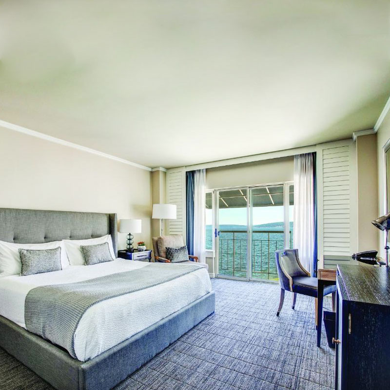 Lakefront King Guestroom