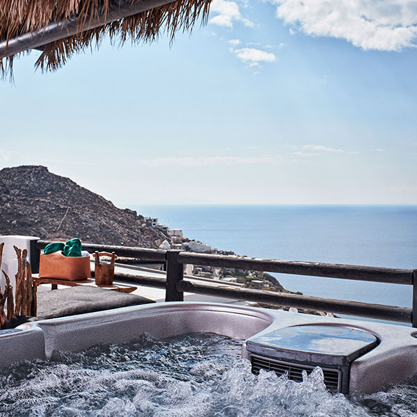 MAJESTIC RETREAT OUTDOOR JACUZZI