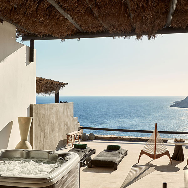 GRAND MAJESTIC RETREAT OUTDOOR JACUZZI