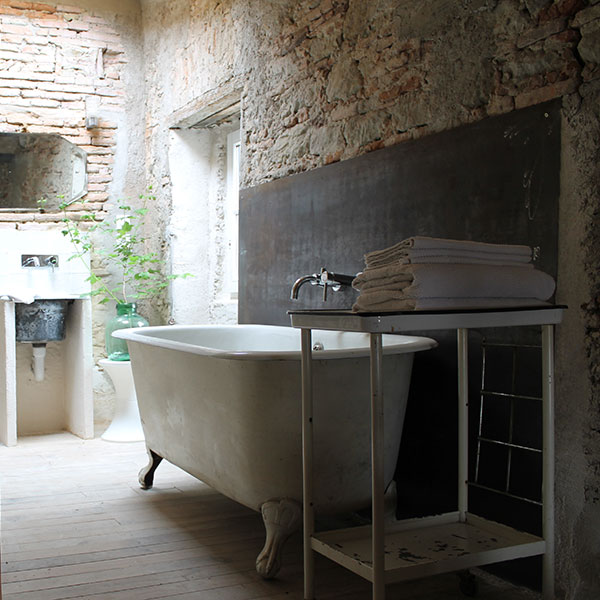 room 5- garden apartment