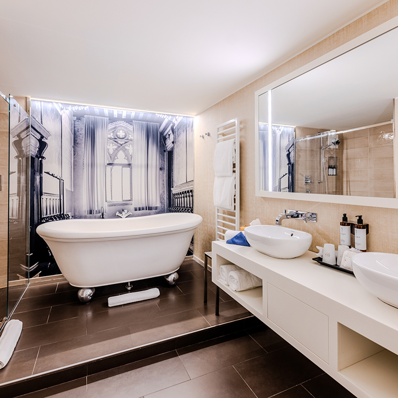 Suite with freestanding bathtub