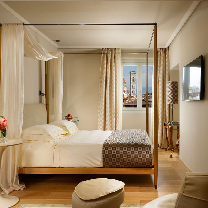 402 THE ROMANTIC ROOM