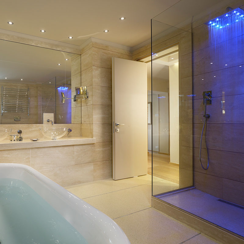 402 THE ROMANTIC ROOM