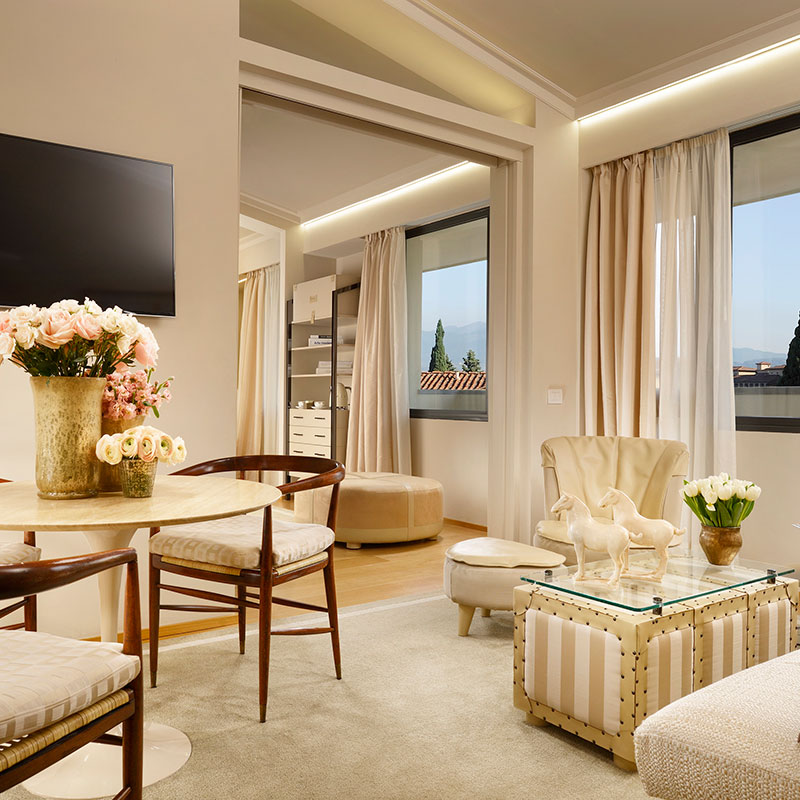 428 THE ROMANTIC SUITE