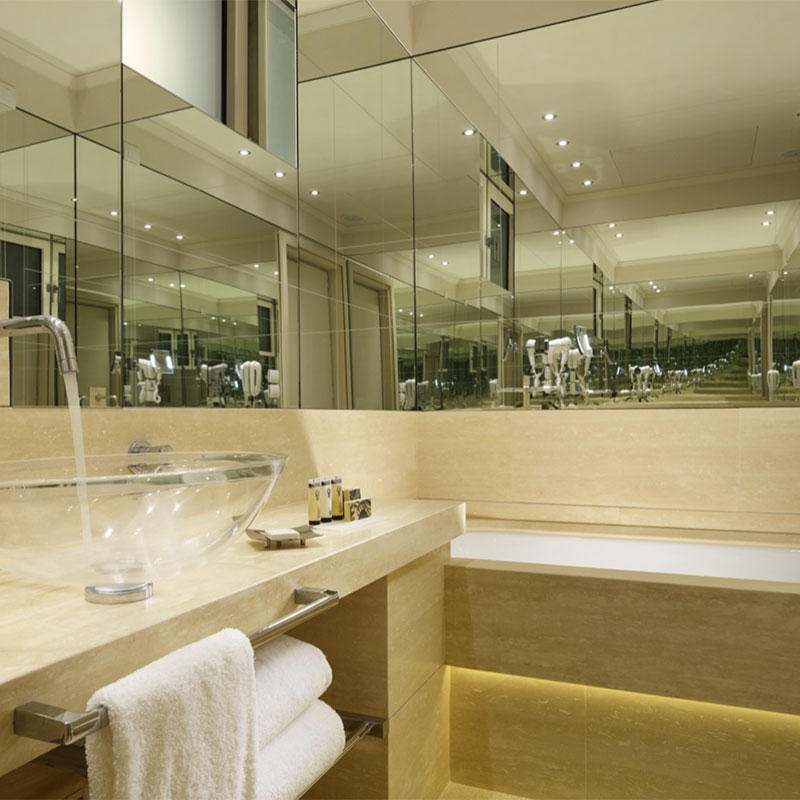 428 THE ROMANTIC SUITE