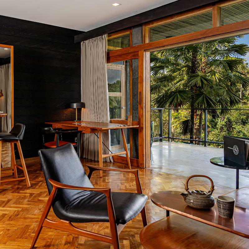 Deluxe Pool Suite