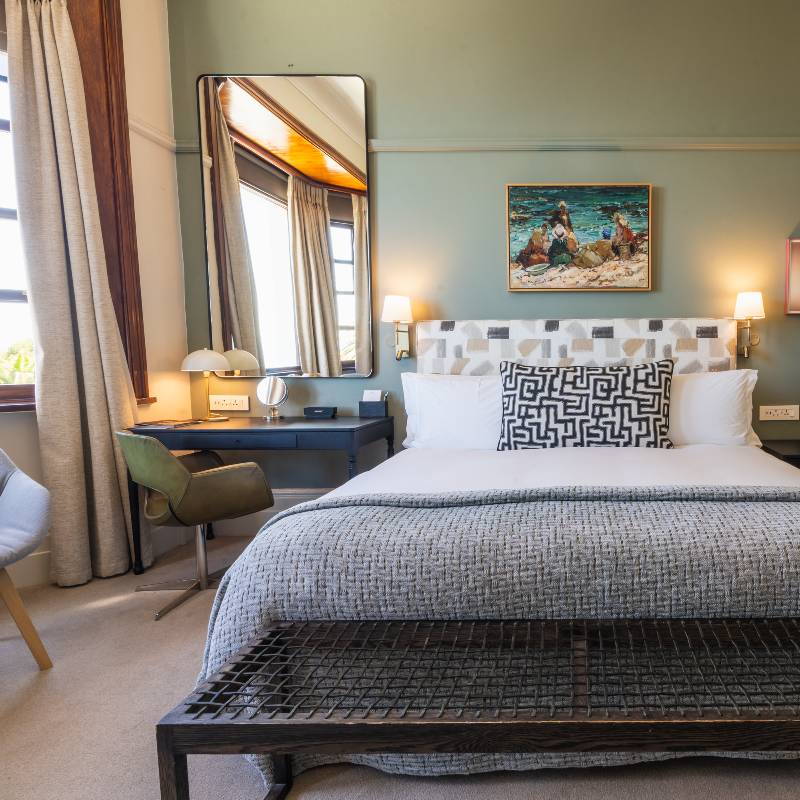 SUPERIOR HOUSE ROOM