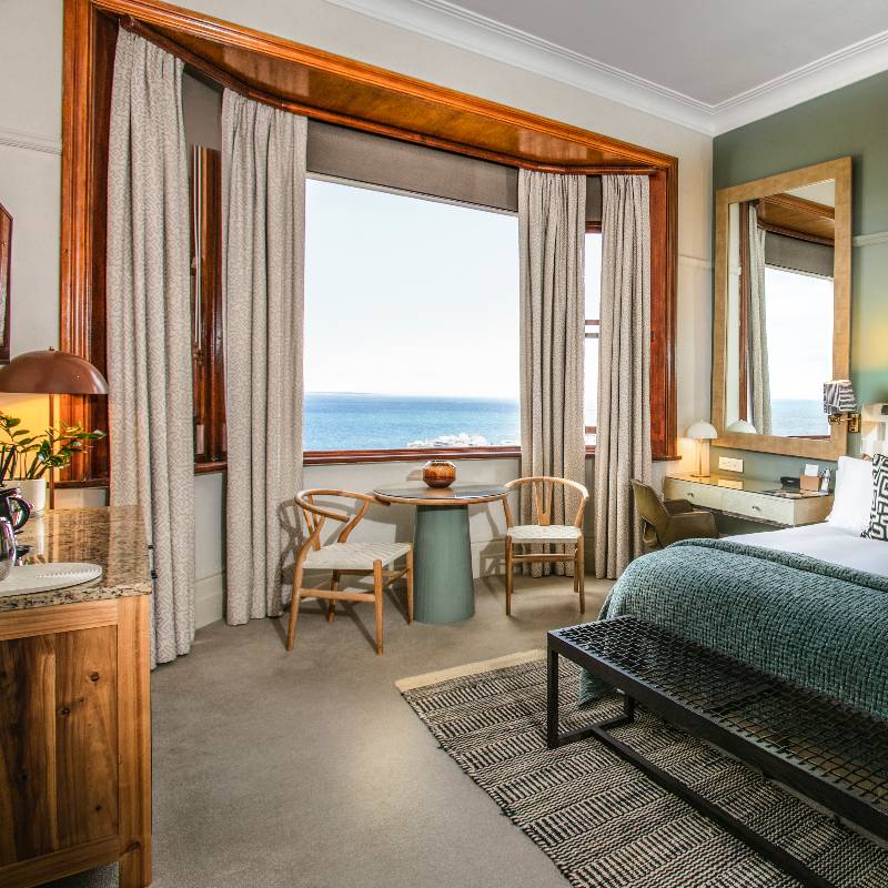 SUPERIOR HOUSE ROOM