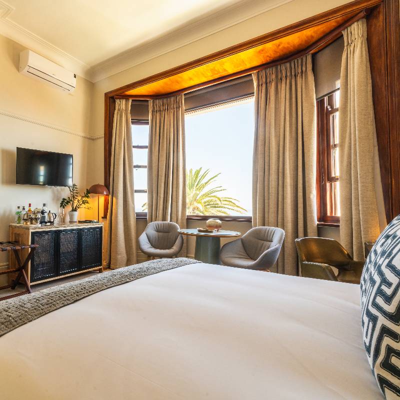 SUPERIOR HOUSE ROOM