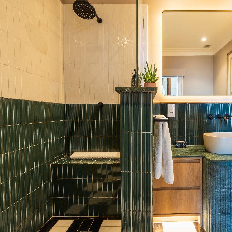 SUPERIOR HOUSE ROOM