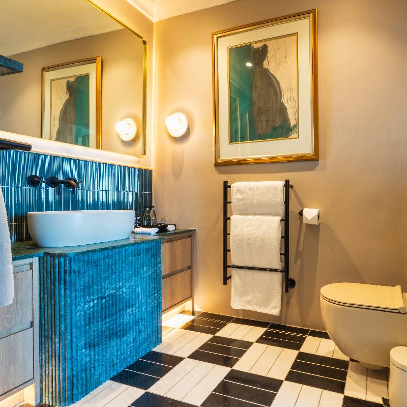 SUPERIOR HOUSE ROOM