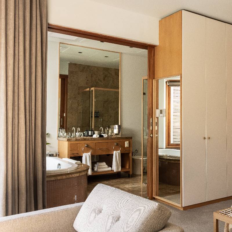 Deluxe Spa Room