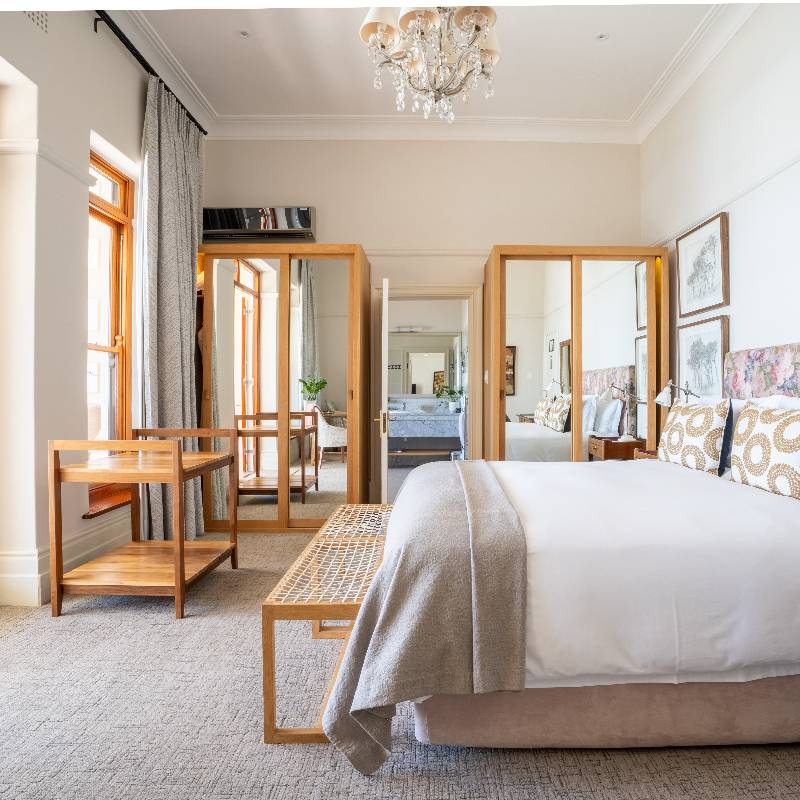 DELUXE HOUSE ROOM