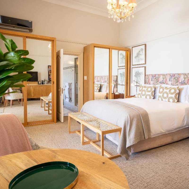 DELUXE HOUSE ROOM