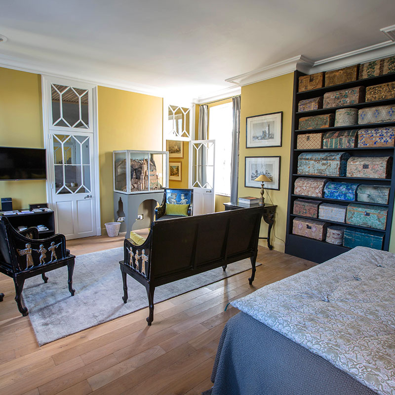 THE CONSUL SUITE 