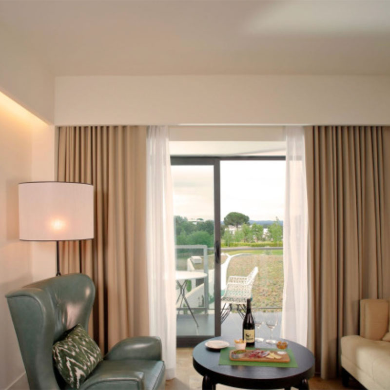 Deluxe Room - 1 King Bed