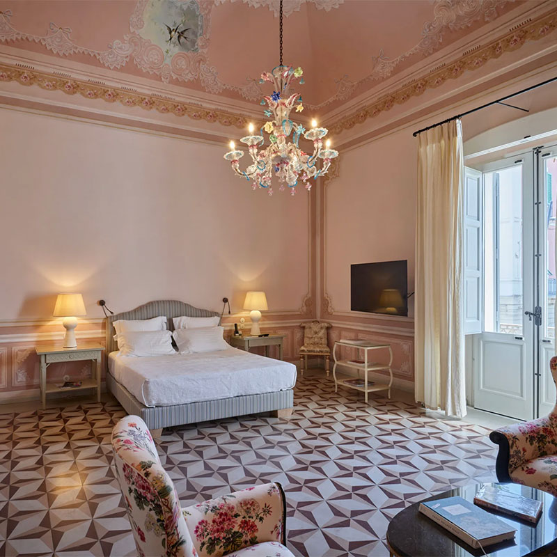 Suite Eight (Gia)