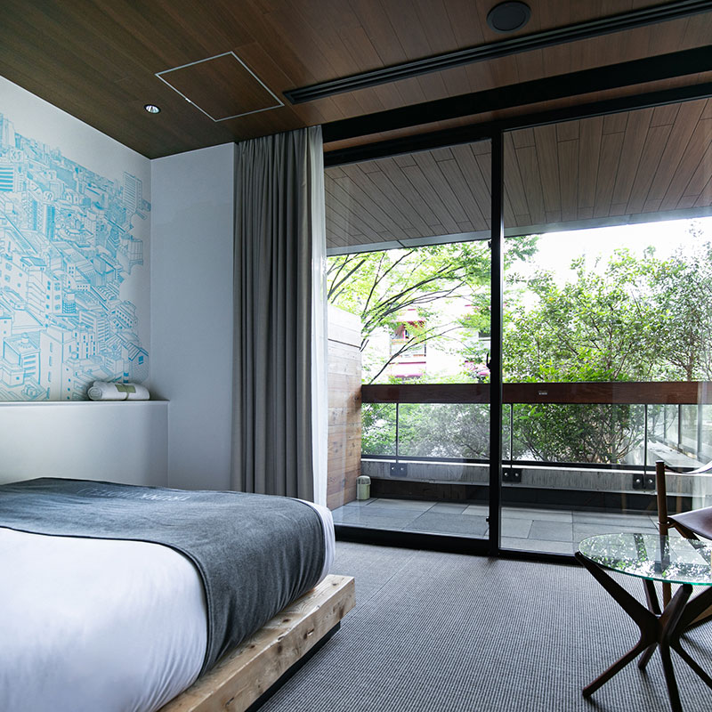 Standard Wide + Balcony