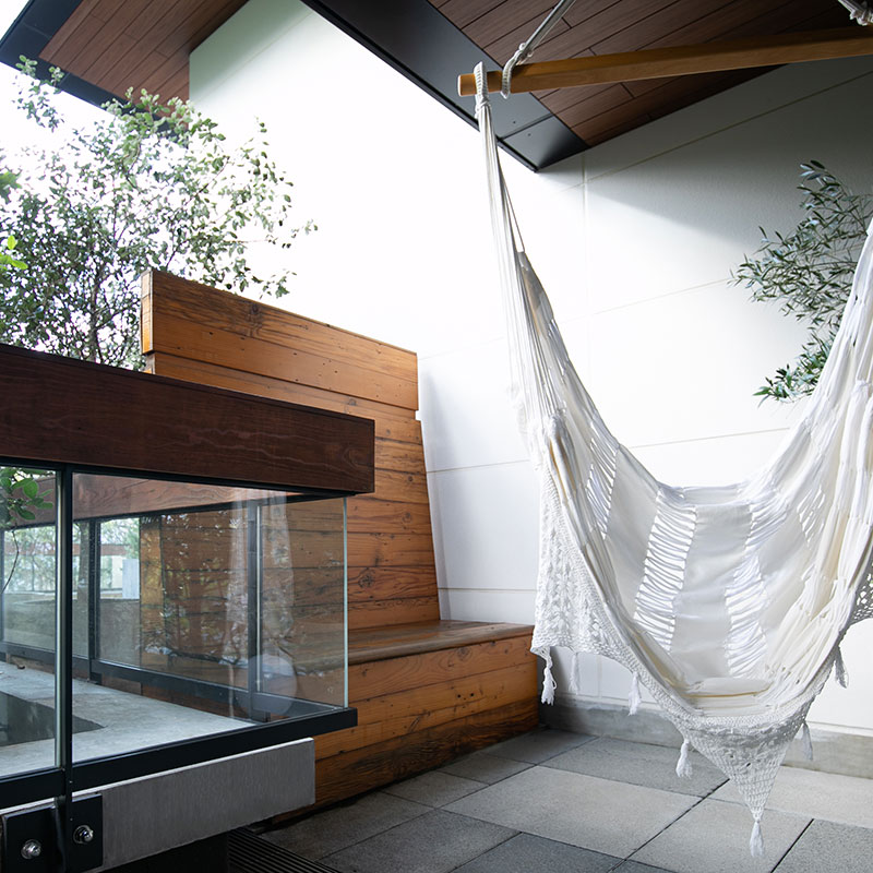 Standard Wide + Balcony